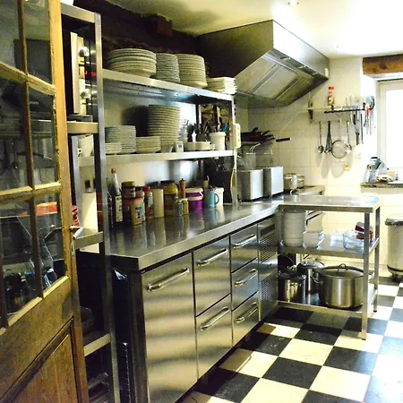 In Bievre Near Forest & Pond * Бьевр