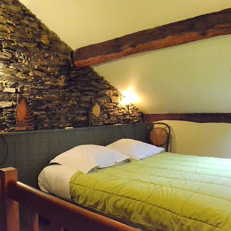 In Bievre Near Forest & Pond *