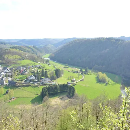 In Bievre Near Forest & Pond Bievre