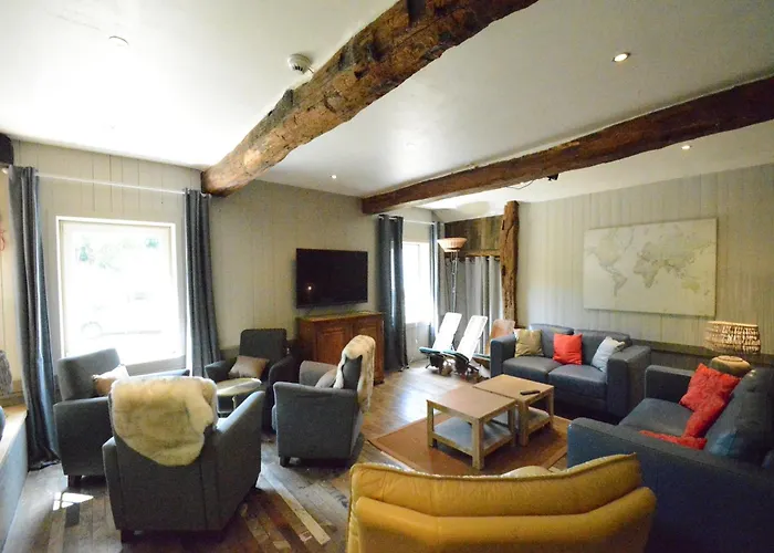 In Bievre Near Forest & Pond Bièvre