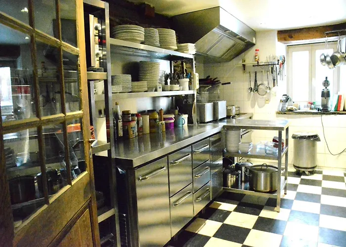 In Bievre Near Forest & Pond * ビエーヴル