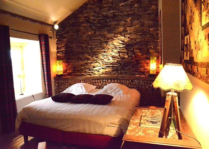 In Bievre Near Forest & Pond Bièvre