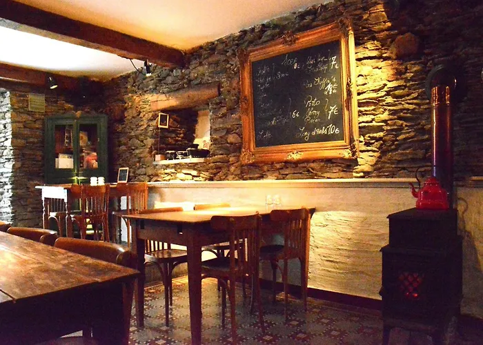 In Bievre Near Forest & Pond 別荘 ビエーヴル