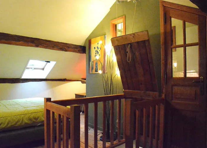 Сasa de vacaciones In Bievre Near Forest & Pond Bièvre