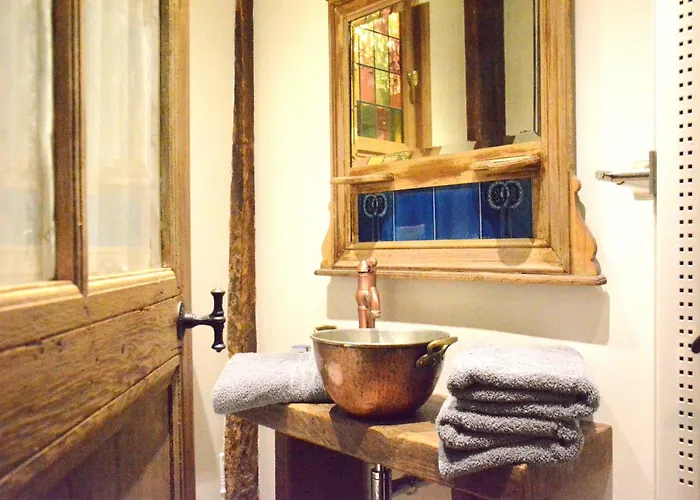 In Bievre Near Forest & Pond