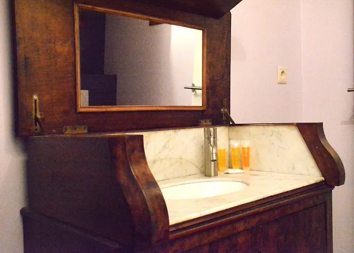 In Bievre Near Forest & Pond *