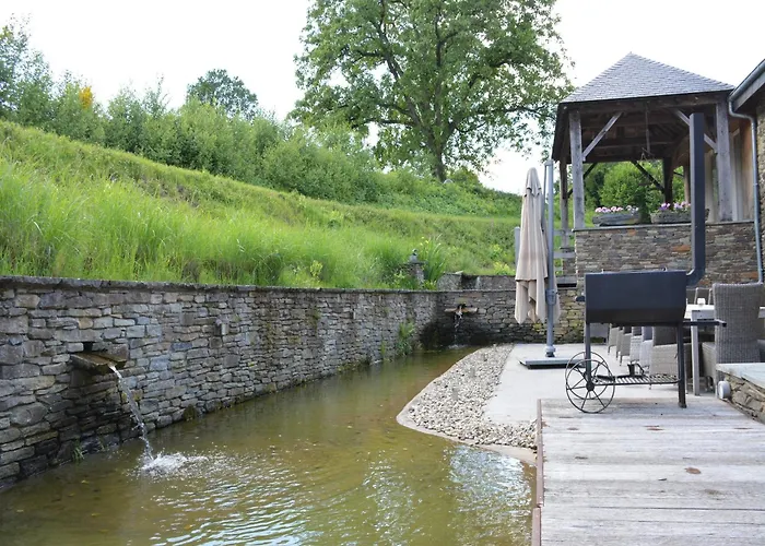 In Bievre Near Forest & Pond 別荘 ビエーヴル